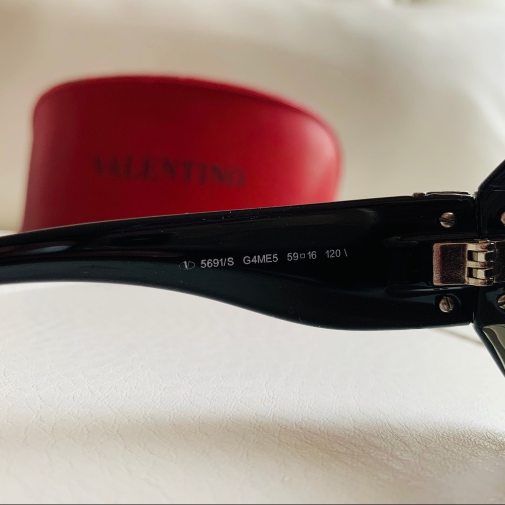 Authentic Valentino Sunglasses - Great Condition - Picture 5 of 7